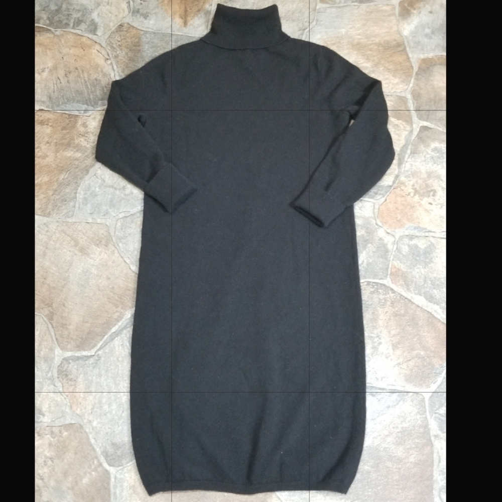 NEIMAN MARCUS Cashmere black dress Medium